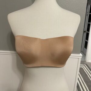 NWOT SKIMS wireless form strapless bra size 36D nude color